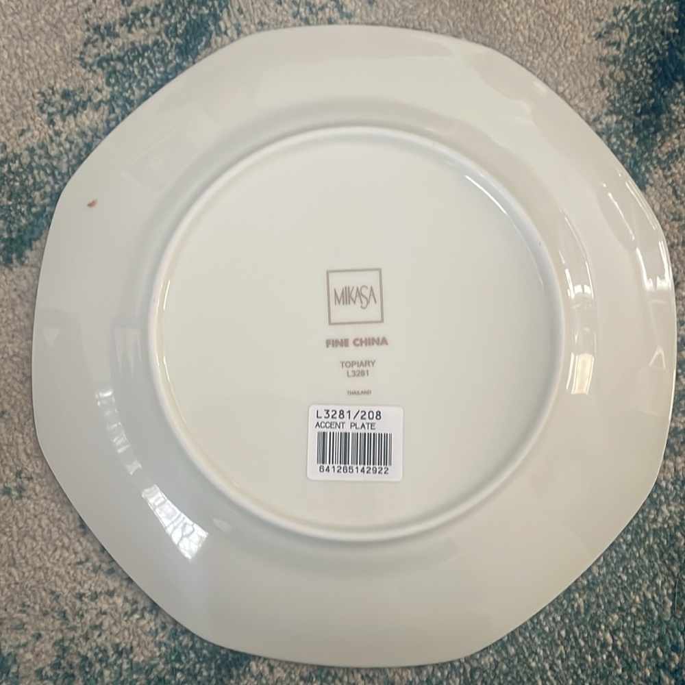 Mikasa Topiary Octagonal Plate with Green and Gold Band accents plates set of 2 - Picture 3 of 8